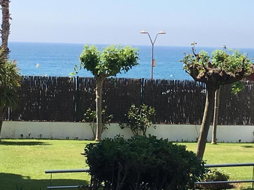 Апартаменты Romantico Piso De La Playa Fenals Льорет-де-Мар Экстерьер фото